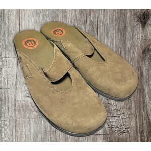 Dunham brown women’s‎ slip on comfort shoes. Size 8